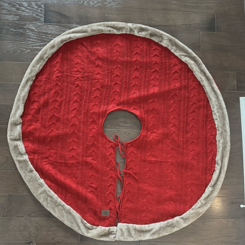 UGG Red and Beige Tree Skirt
